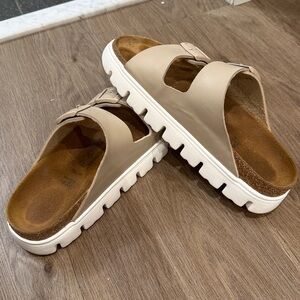 Birkenstock papillio Arizona Chunky sandal beige and white
